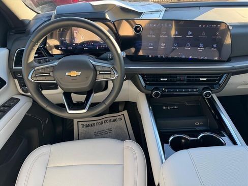 New 2025 Chevrolet Suburban Premier image 13