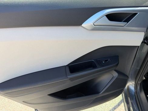 New 2026 Volkswagen Taos SE FWD image 10