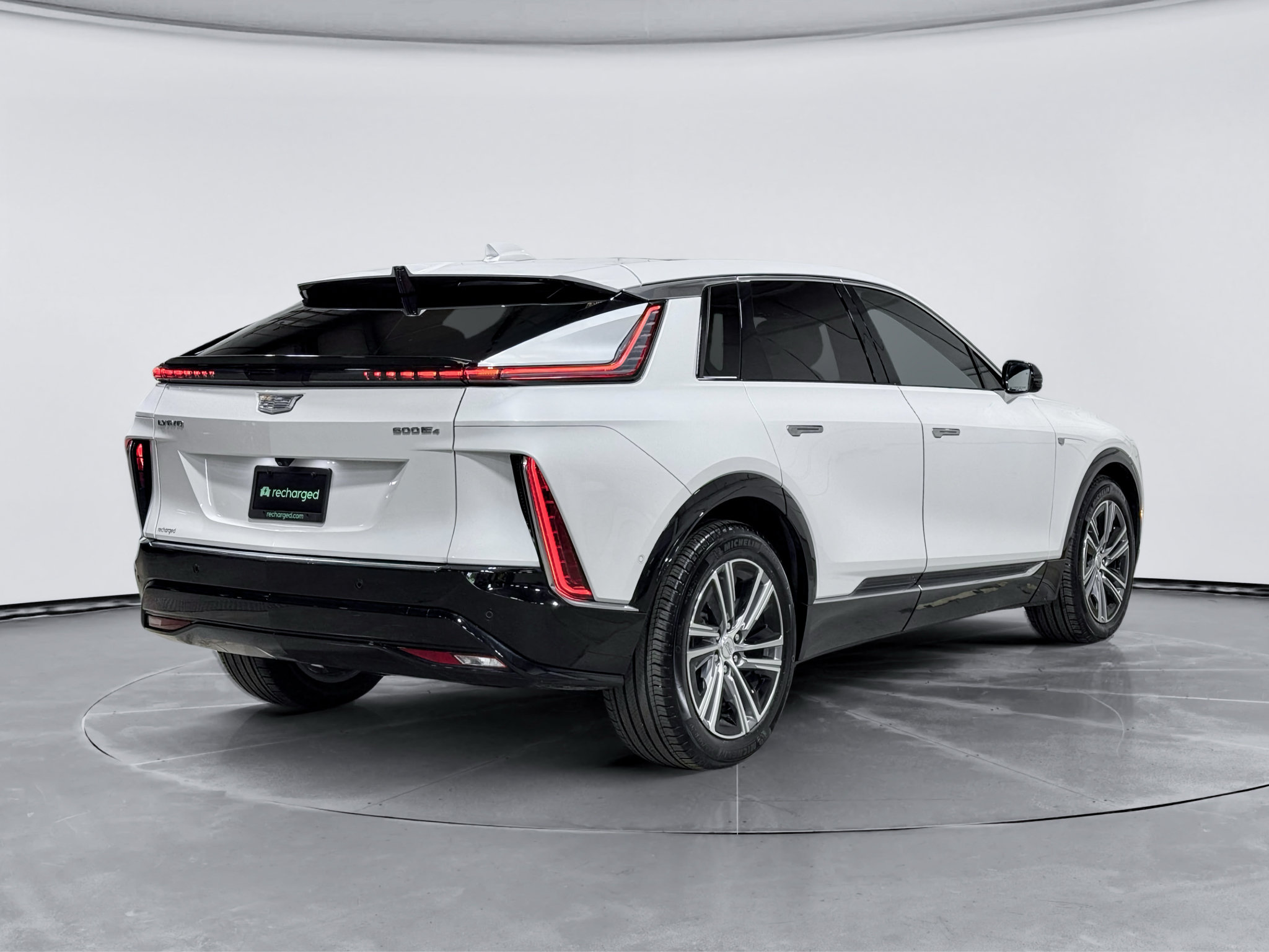 Used 2025 Cadillac Lyriq Luxury AWD/4WD image 3