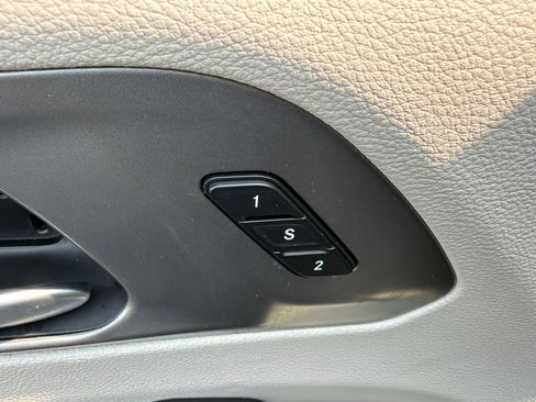 Used 2023 Chrysler Pacifica Touring-L FWD image 23