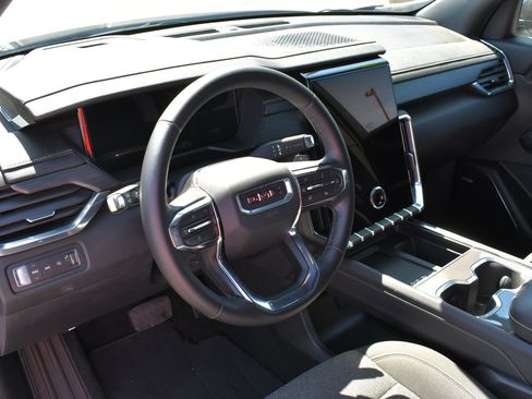 Used 2025 GMC Acadia Elevation AWD/4WD image 11