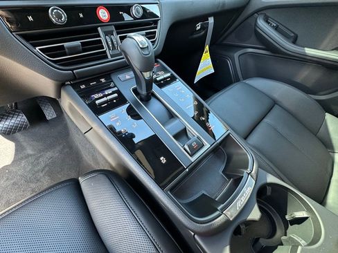 Used 2026 Porsche Macan image 27