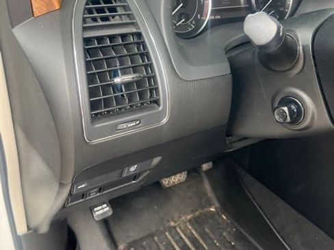 Used 2021 Nissan Armada SL w/ Captain's Chairs Package RWD image 11