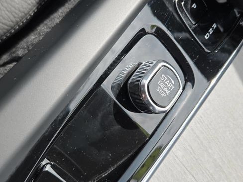 Used 2025 Volvo XC60 B5 Plus image 27