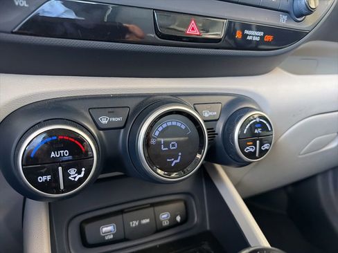 Certified 2024 Hyundai Venue Limited FWD image 30