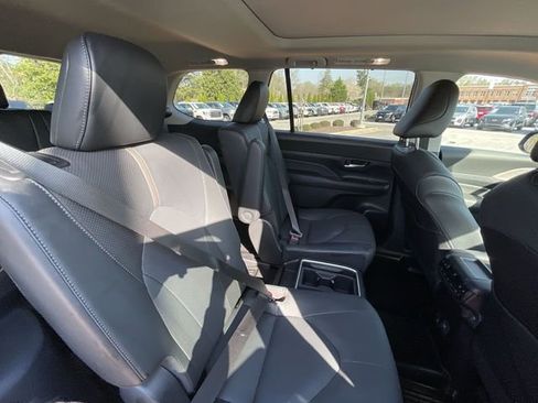 Used 2025 Toyota Grand Highlander AWD image 35