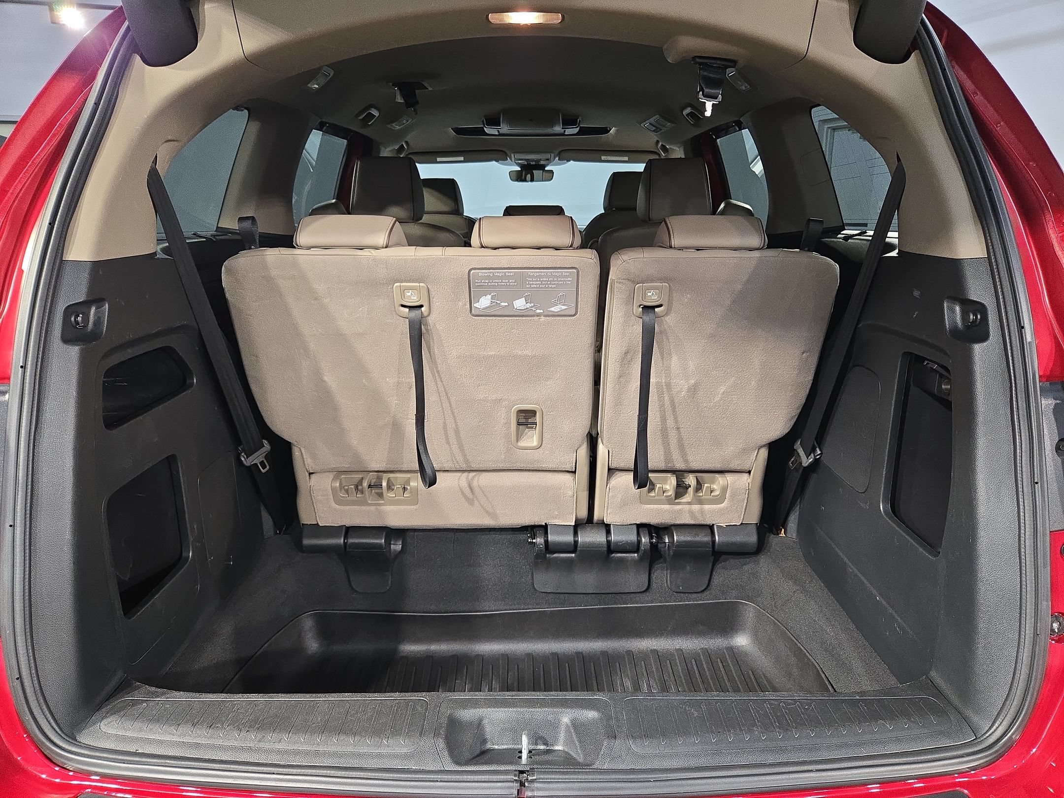 Used 2023 Honda Odyssey Elite image 18