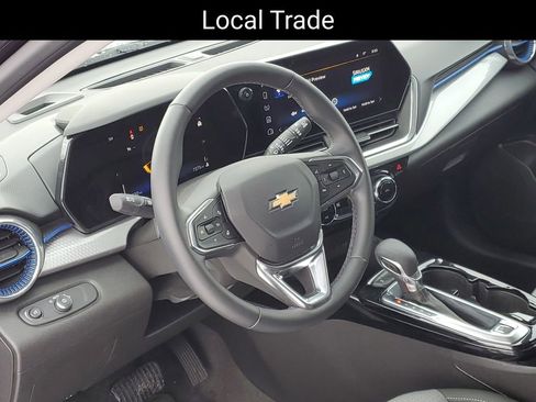 Used 2025 Chevrolet Trax LT w/ LT Convenience Package image 7