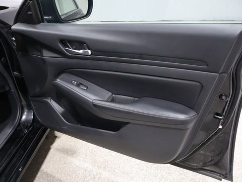 Used 2024 Nissan Altima 2.5 SV image 24