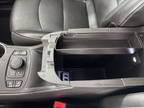 Used 2024 GMC Terrain SLT image 41