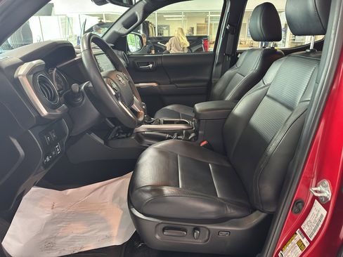 Used 2023 Toyota Tacoma Limited image 6