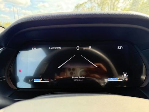 Used 2025 Jeep Grand Cherokee Altitude AWD/4WD image 11