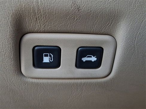 Used 2008 Cadillac XLR image 29