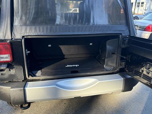 Used 2012 Jeep Wrangler Sahara AWD/4WD image 10