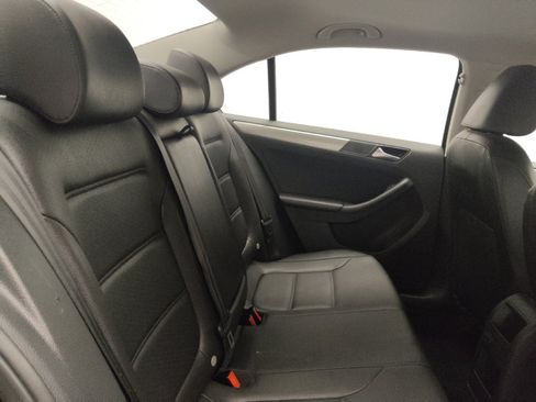Used 2017 Volkswagen Jetta SE FWD image 19