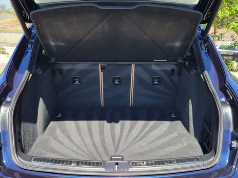 Certified 2023 Porsche Macan image 31