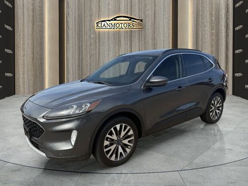 Used 2020 Ford Escape Titanium image 5