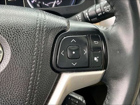 Used 2016 Toyota Highlander Limited image 19
