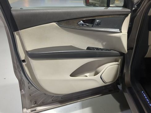 Used 2019 Lincoln Nautilus Select AWD/4WD image 16