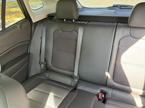 Used 2025 Chevrolet Trax LT image 33