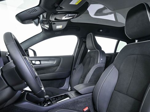 Certified 2023 Volvo C40 P8 Recharge Ultimate w/ Protection Package Premier AWD/4WD image 5