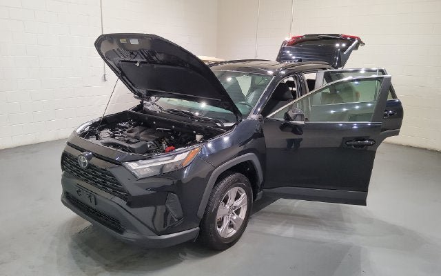 Used 2025 Toyota RAV4 XLE AWD/4WD image 16