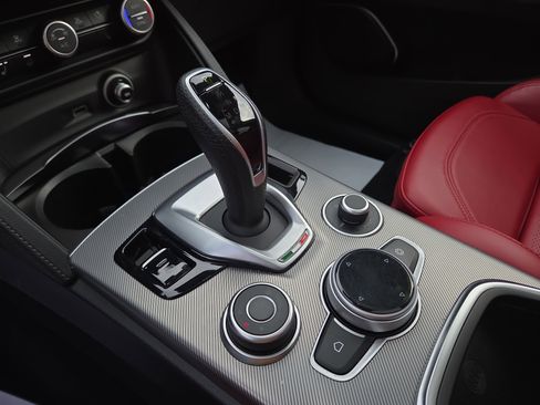 Used 2022 Alfa Romeo Stelvio Veloce image 23