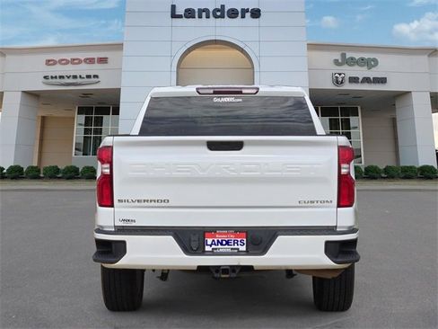 Used 2021 Chevrolet Silverado 1500 Custom image 5