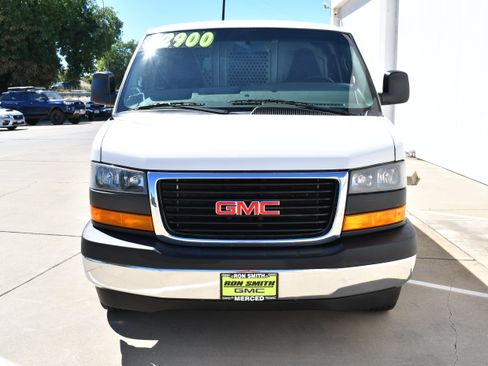 Used 2018 GMC Savana 2500 w/ Driver Convenience Package RWD image 3
