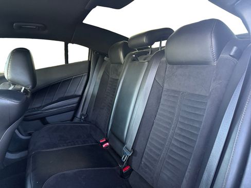 Used 2018 Dodge Charger R/T image 9