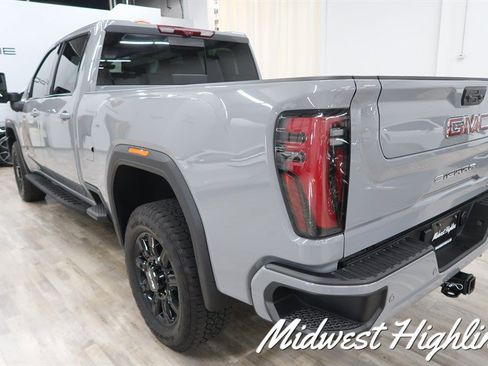 Used 2025 GMC Sierra 2500 AT4 w/ AT4 Premium Plus Package AWD/4WD image 19