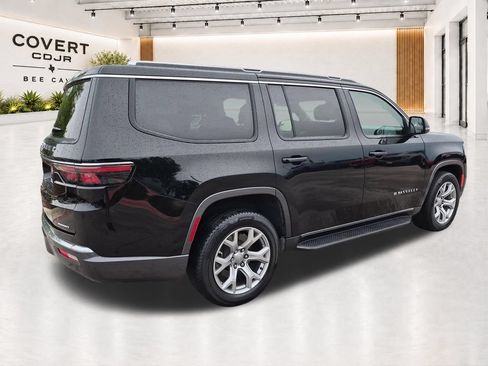 Used 2022 Jeep Wagoneer Series I w/ Premium Group I AWD/4WD image 12