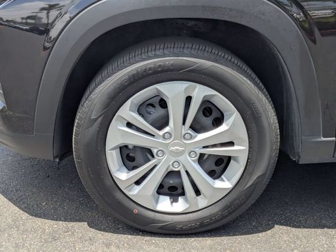 Used 2025 Chevrolet Trax LS FWD image 13
