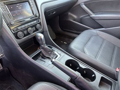 Used 2018 Volkswagen Passat 2.0T R-Line image 10
