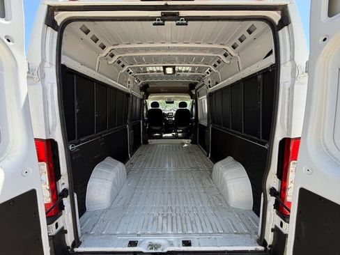 Used 2025 RAM ProMaster 2500 w/ Convenience Group FWD image 12