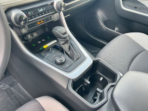 Used 2025 Toyota RAV4 XLE image 18