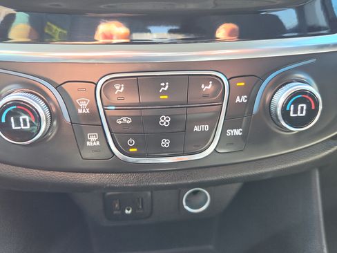 Used 2021 Chevrolet Traverse LS w/ LPO, Blackout Package AWD/4WD image 66
