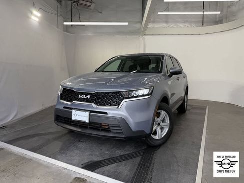 Used 2023 Kia Sorento LX image 1