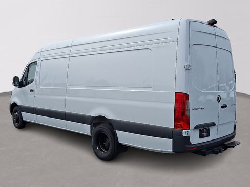 Used 2024 Mercedes-Benz Sprinter 3500 image 6