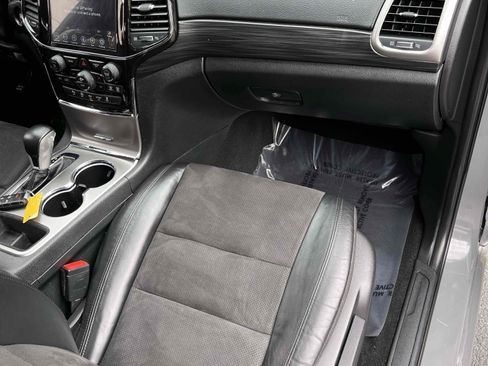 Used 2022 Jeep Grand Cherokee Laredo X RWD image 31
