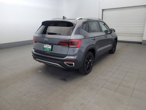 Used 2023 Volkswagen Taos SE w/ Black Wheel Package image 9
