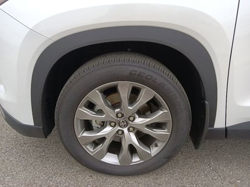 Used 2024 Toyota Grand Highlander AWD image 10