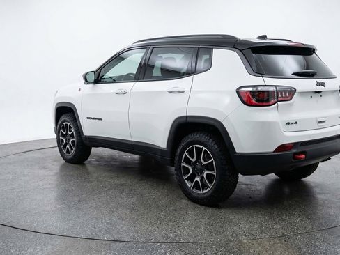 Used 2025 Jeep Compass Trailhawk image 6