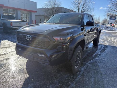 Used 2025 Toyota Tacoma TRD Off-Road image 3