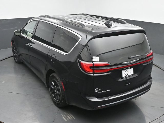 Used 2022 Chrysler Pacifica Touring-L FWD image 39