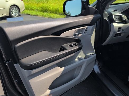 Used 2021 Honda Pilot Touring image 8