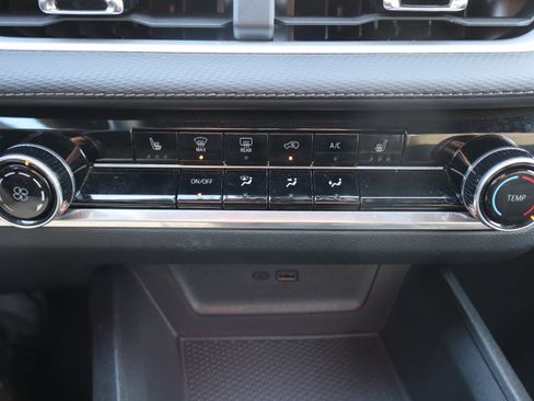 Used 2025 Chevrolet Equinox LT image 24