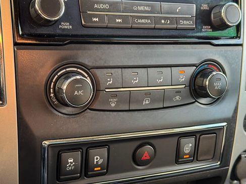 Used 2021 Nissan Titan SV w/ Accessory Utility Package image 30