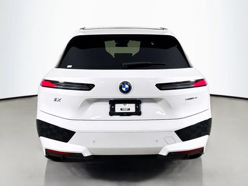 Used 2024 BMW iX xDrive50 w/ Premium Package AWD/4WD image 6