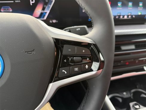 Used 2025 BMW i4 xDrive40i w/ Premium Package image 32